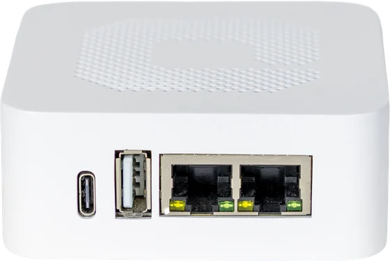 Frontal de edalsoOne con sus puertos: USB-C, USB y dos Ethernet.